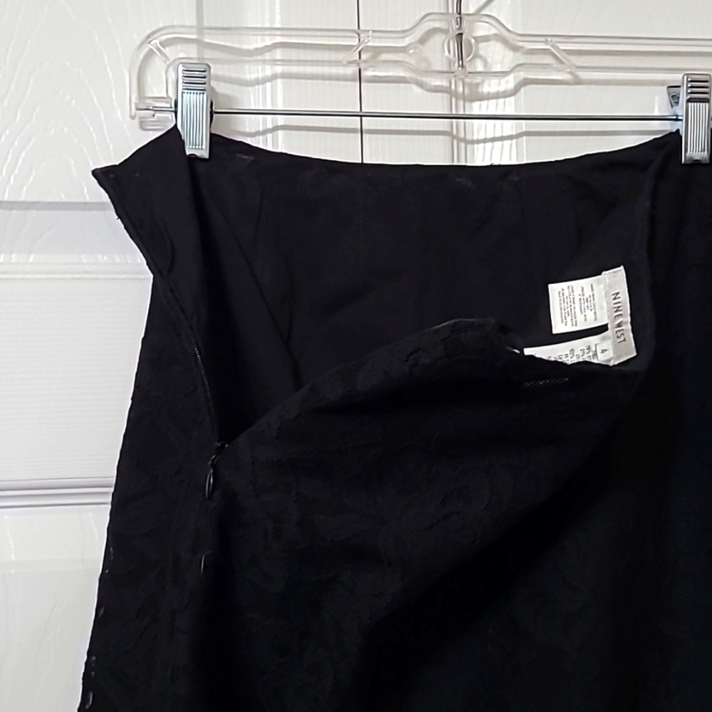 Nine West Black Lace Lined Skirt, size 4, zipper on side, EUC - Picture 4 of 6